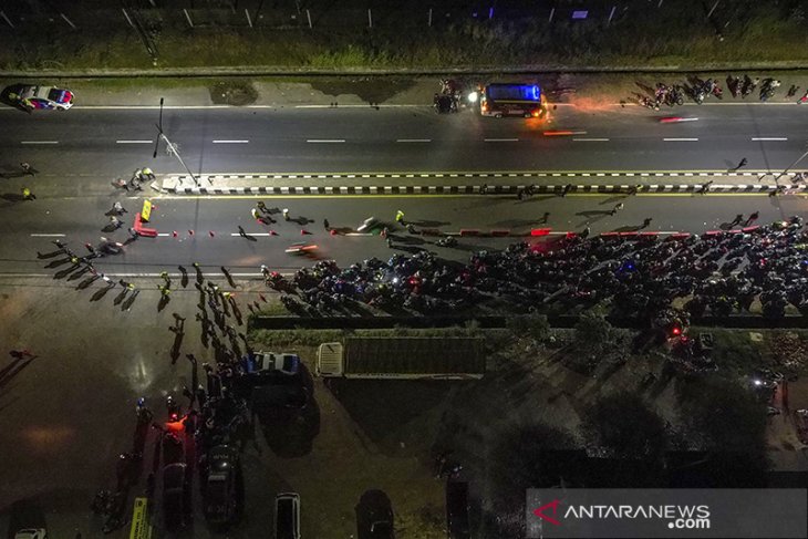 Pemudik motor terjebak kemacetan di Subang 