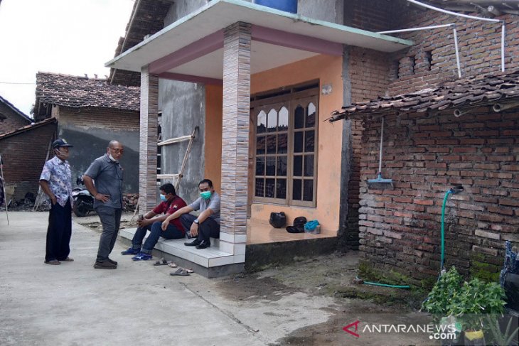 Seorang siswi ditemukan meninggal di dapur rumahnya, polisi dalami dugaan pemerkosaan