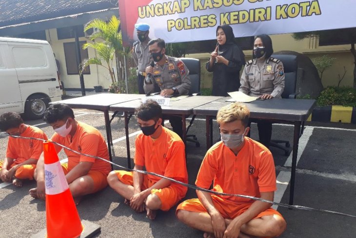 Polisi Kediri tahan kelompok
