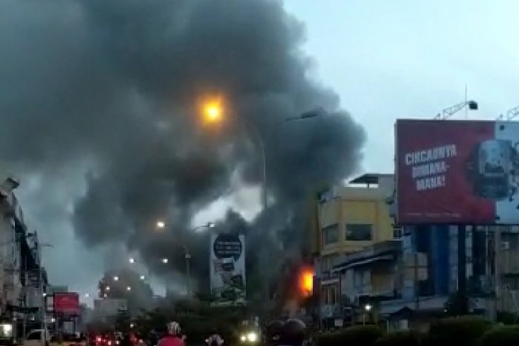 Setelah 1,5 jam berjibaku kebakaran di Jalan Tanjungpura berhasil dipadamkan