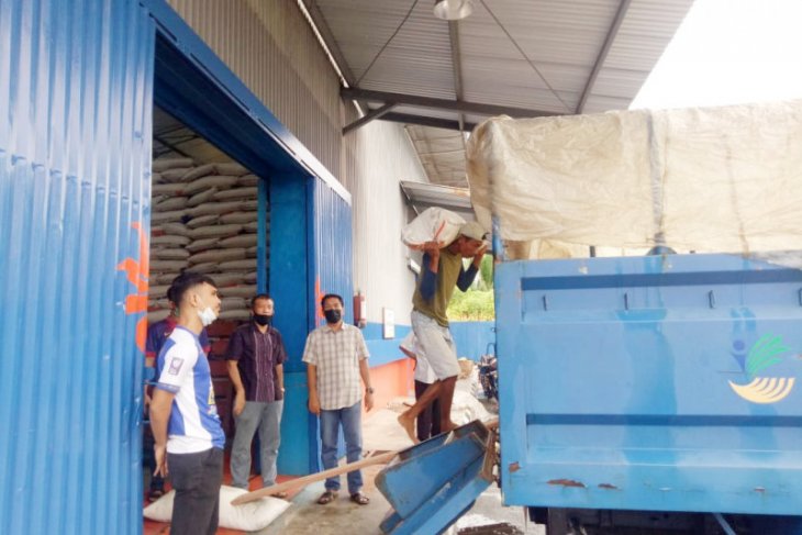 Pemkab Pesisir Selatan salurkan 10,2 ton beras untuk korban banjir