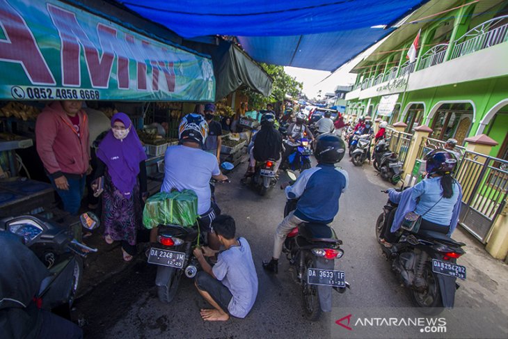 Jelang Idul Fitri Penjualan Ketupat Meningkat