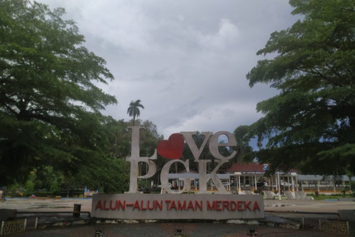 Diguyur hujan, Shalat Idul Fitri di Lapangan Pangkalpinang dialihkan ke masjid