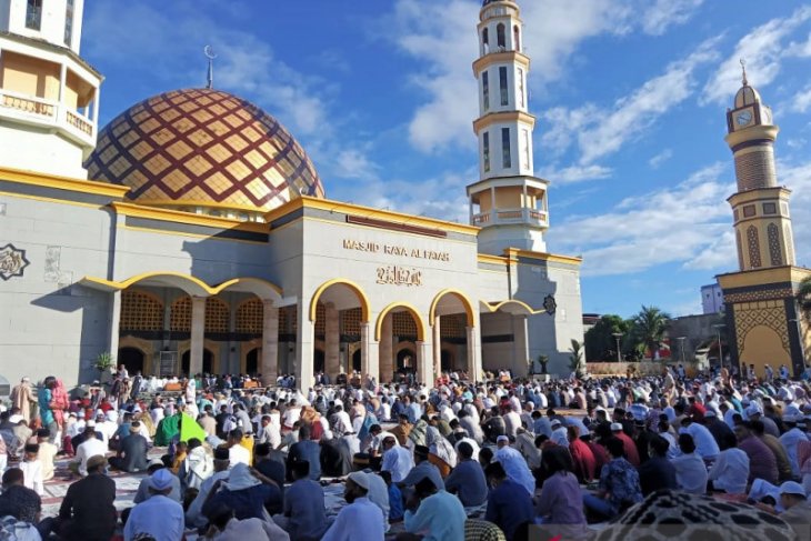 Ribuan umat Islam di Kota Ambon hadiri Shalat Id di masjid Raya Alfatah