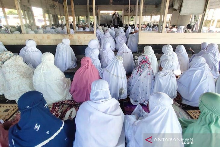 Jamaah shalat Idul Fitri padati masjid di Aceh Timur