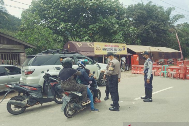 146 kendaraan dihadang di batas Sumbar-Riau