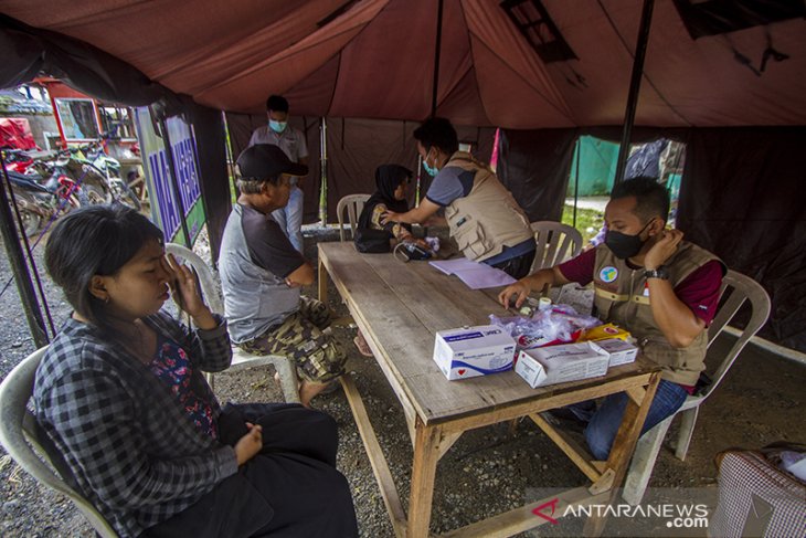 Pemeriksaan Kesehatan Pengungsi Korban Banjir