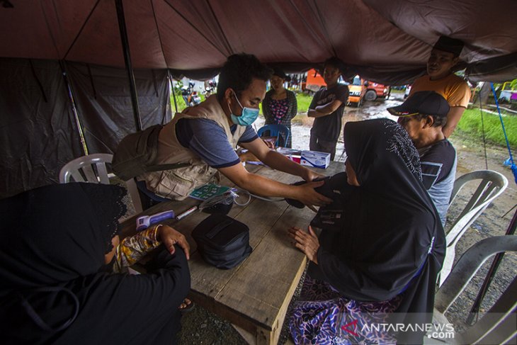 Pemeriksaan Kesehatan Pengungsi Korban Banjir