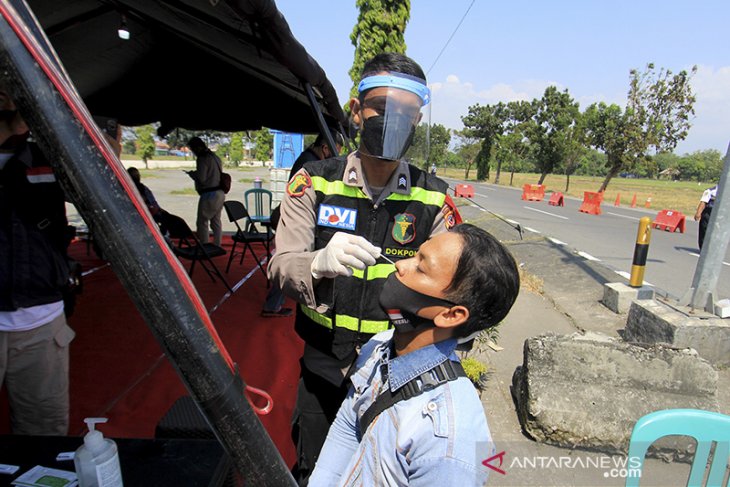 Tes cepat antigen pengendara di Pantura 