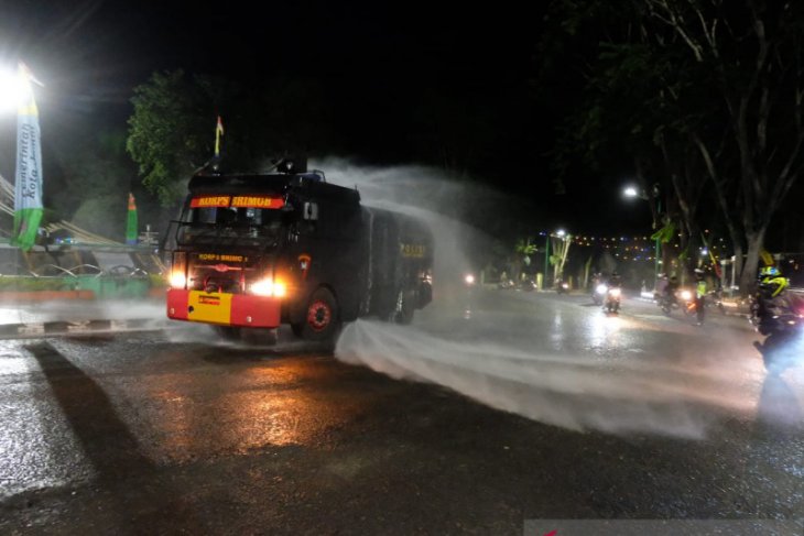 Kapolda Jambi pimpin patroli dan penyemprotan disinfektan