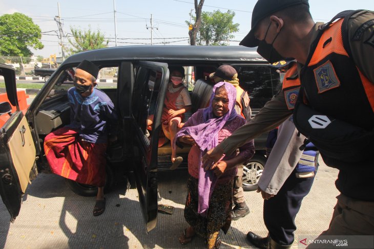 Tes Cepat Antigen di Batas Kota