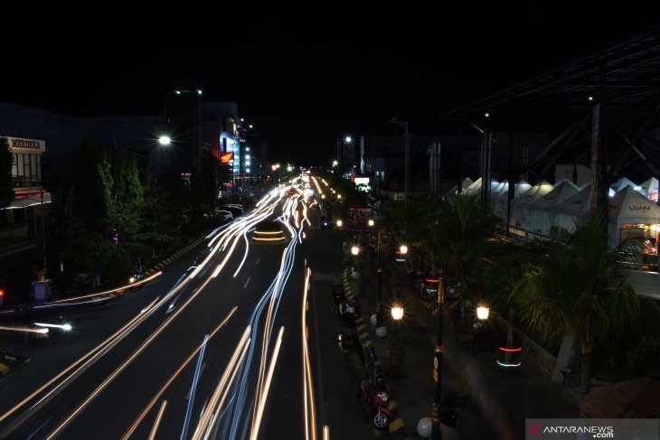 Kendaraan Padati Jalan di Madiun