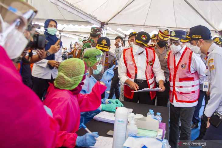 Peninjauan pos layanan swab antigen pemudik