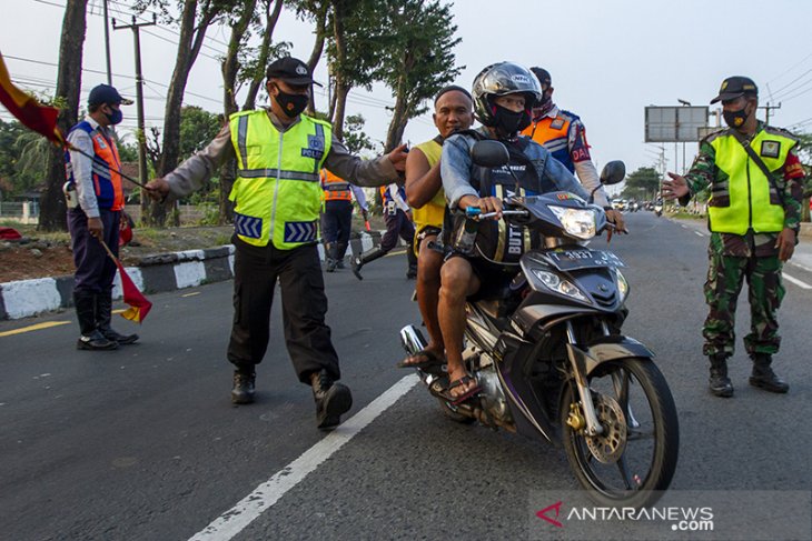 Penyekatan arus balik pemudik di Karawang 