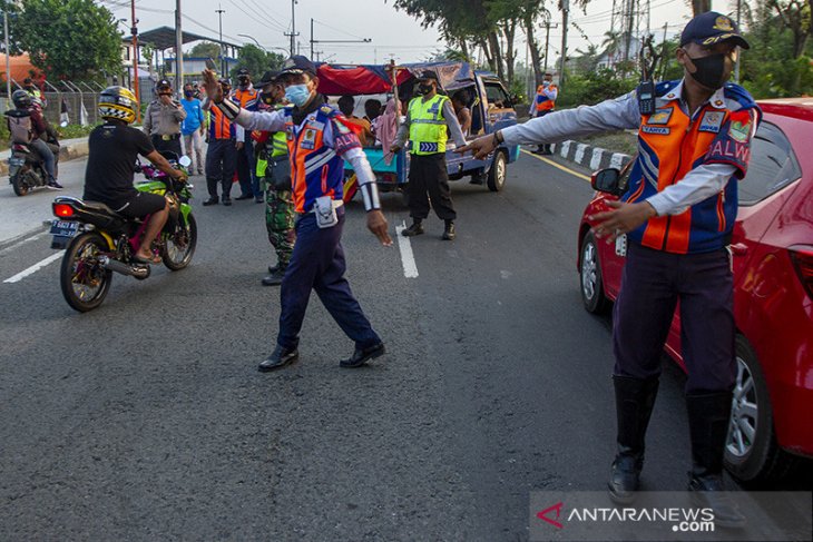 Penyekatan arus balik pemudik di Karawang 