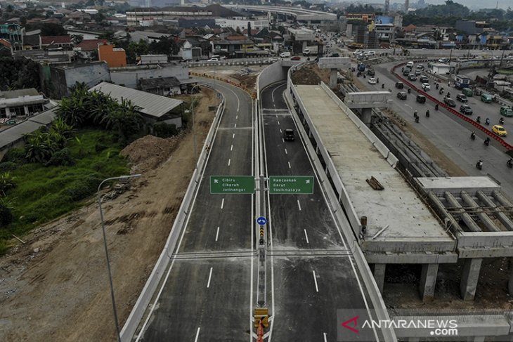 Uji coba lintasan proyek simpang susun Cileunyi 