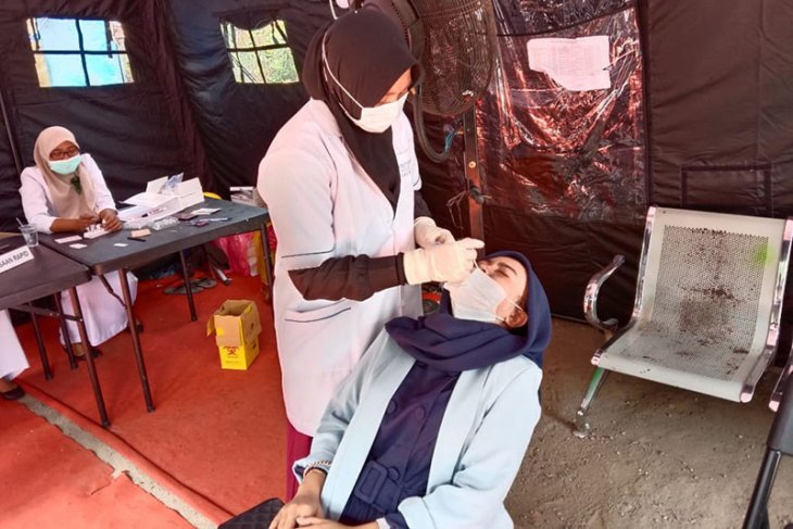 Tim Polda tes COVID-19 penumpang masuk Aceh di perbatasan