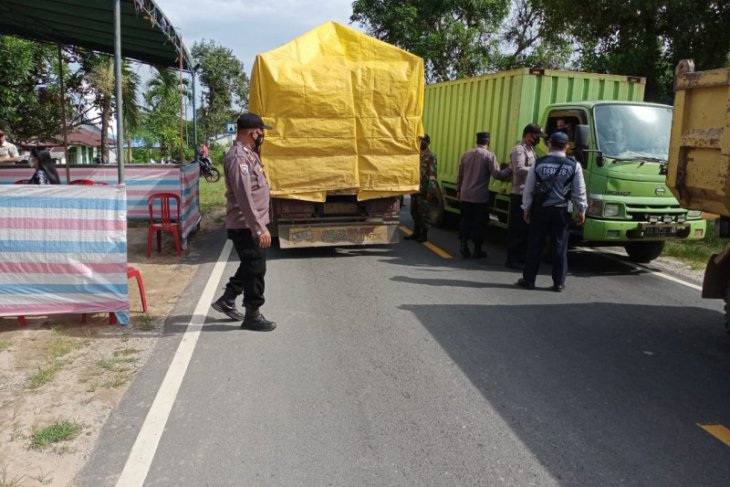 Polda Kalbar putar balik 938 kendaraan saat Operasi Ketupat Kapuas 2021