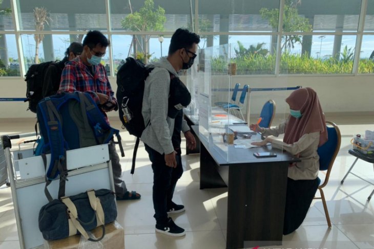 Penumpang pesawat di Bandara Syamsudin Noor mulai normal