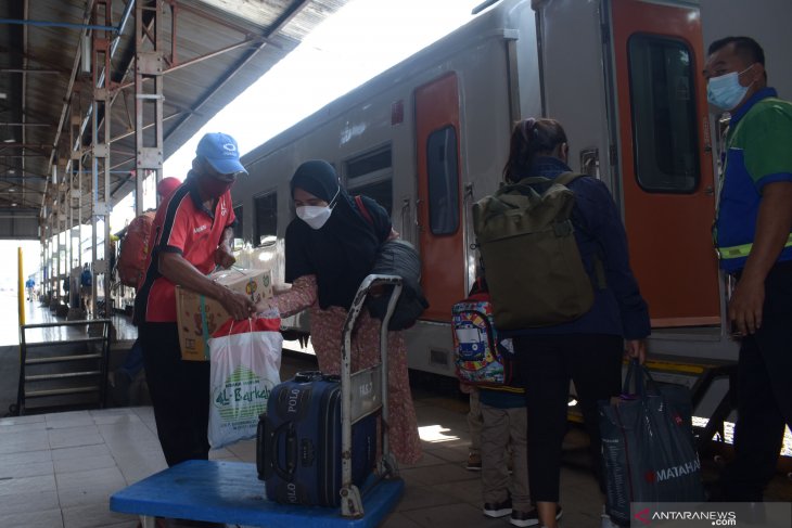 Penumpang KA di Madiun Melonjak