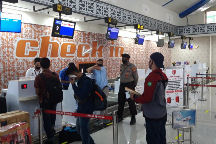 Aktivitas transportasi udara dan laut di Malut normal