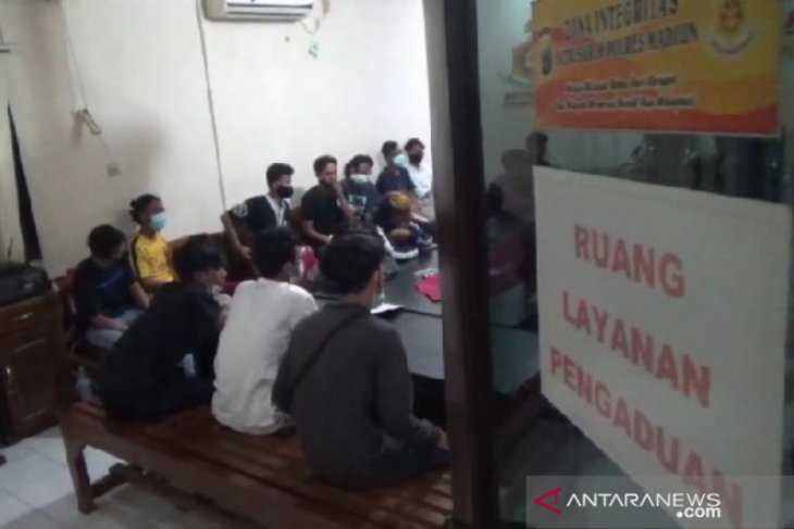 Belasan warga Madiun diamankan polisi karena terbangkan balon udara