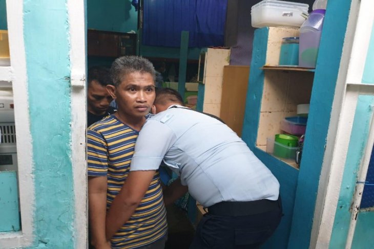 Petugas lakukan razia di Rutan Medan temukan dua unit telepon genggam