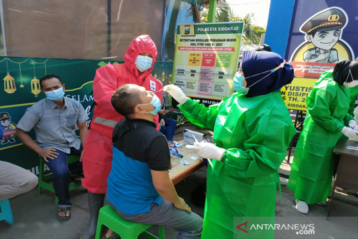 PMI Sidoarjo lakukan rapid antigen putus rantai penyebaran COVID-19