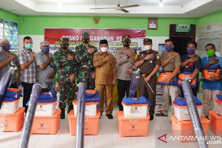 Plt Wali Kota Tanjungbalai bersama Forkopimda serahkan bantuan untuk korban kebakaran