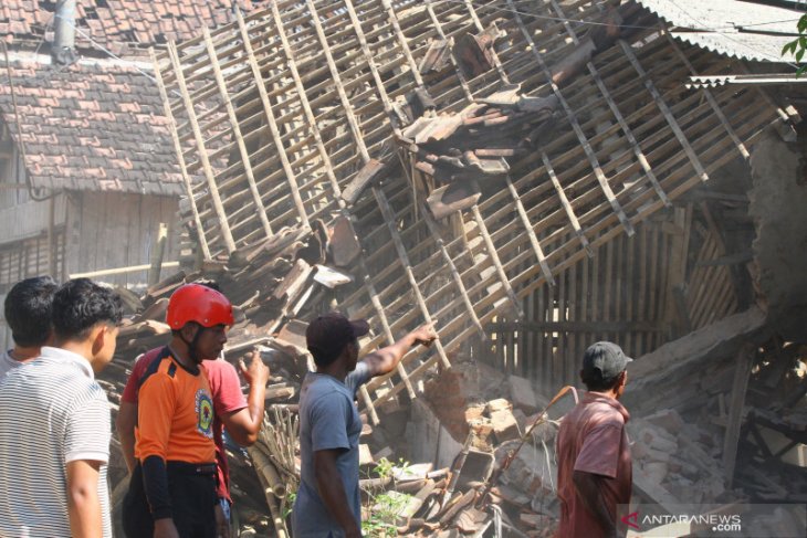 Gempa di Kabupaten Blitar berdampak pada 16 kecamatan di Kabupaten Malang