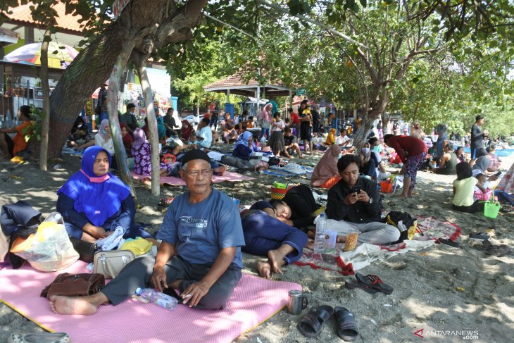 Wisata Bahari Pasir Putih Situbondo