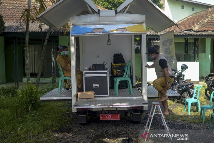 Mobil layanan keliling Pemerintah Desa 