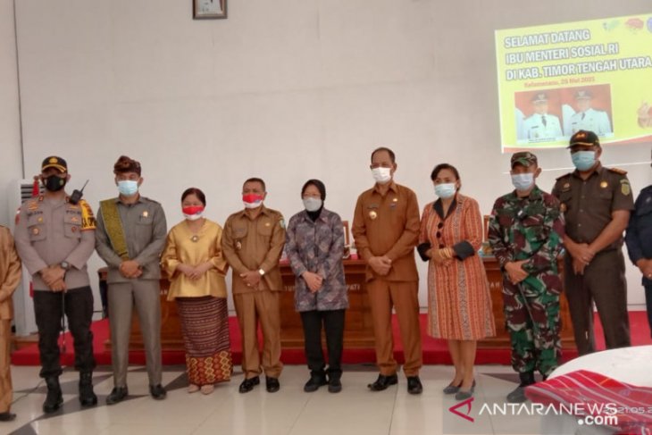 Mensos tegaskan pembangunan rumah korban Seroja perhatikan keberkelanjutan
