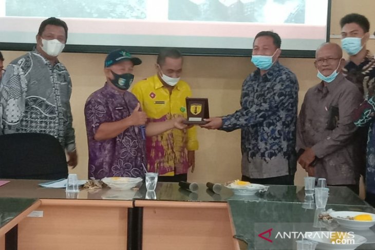Dewan HST perdalam informasi unit pengolahan dan pemasaran karet ke Distanhorbun Tala
