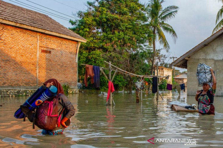 Luapan Sungai Citarum dan Cibeet rendam ratusan rumah di Karawang