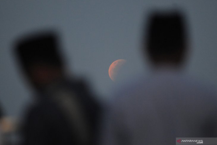 Gerhana Bulan Total di Sejumlah Wilayah di Jawa Timur