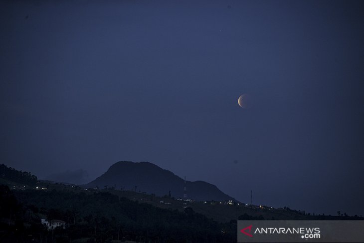 Gerhana bulan total di Bandung 