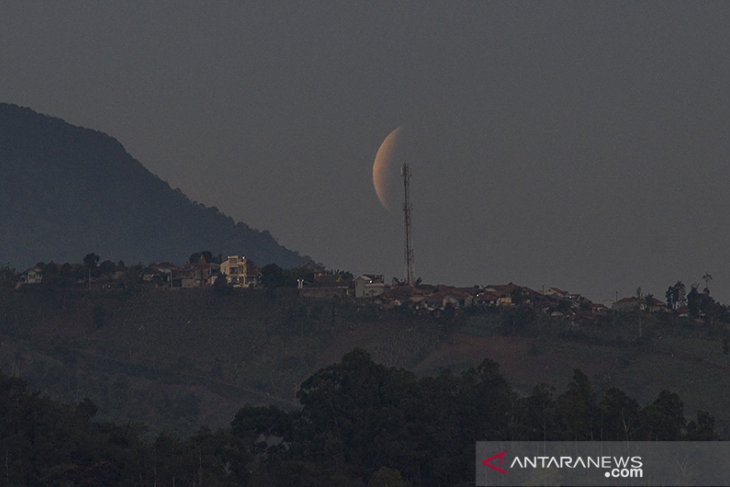 Gerhana bulan total di Bandung 