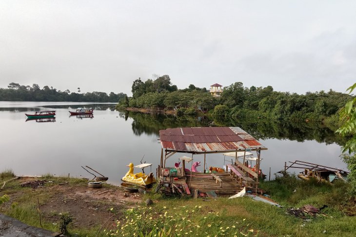 Dinas Pariwisata Mukomuko lakukan penataan obyek wisata Danau Nibung