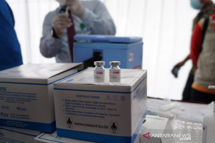 Pro dan kontra risiko vaksin AstraZeneca