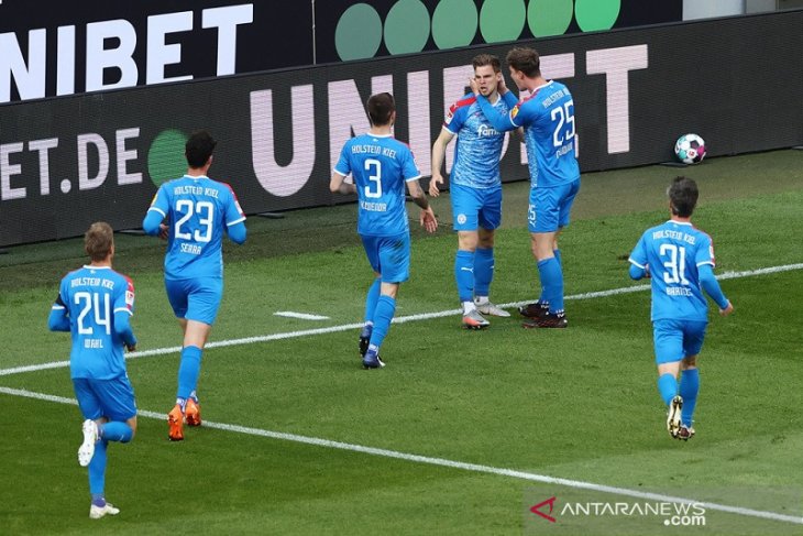 Holstein Kiel di ambang promosi ke kasta tertinggi Jerman