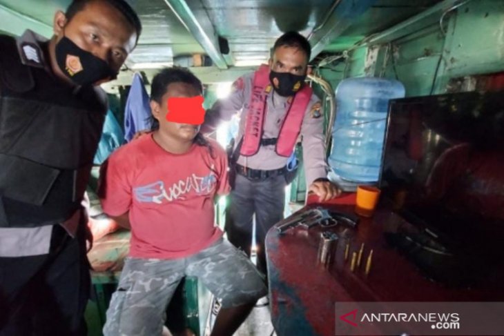 Polisi Bangka Barat meringkus ABK bawa pistol rakitan