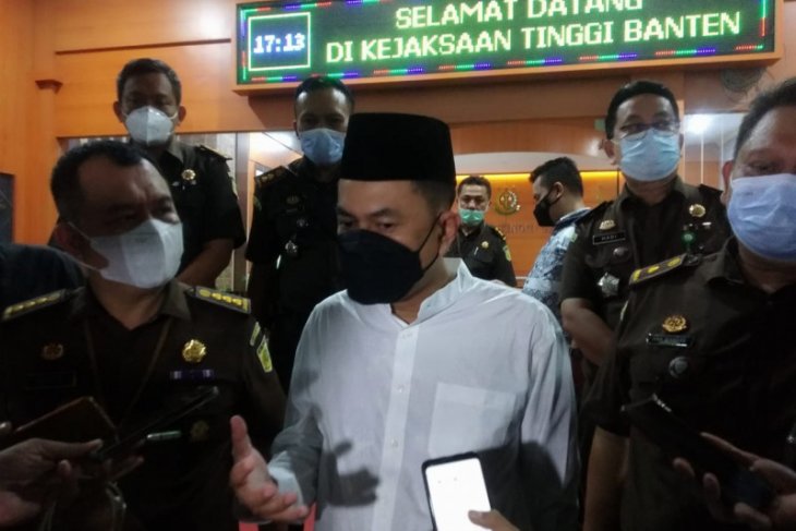 Tiga tersangka dugaan korupsi pengadaan masker ditahan Kejati Banten