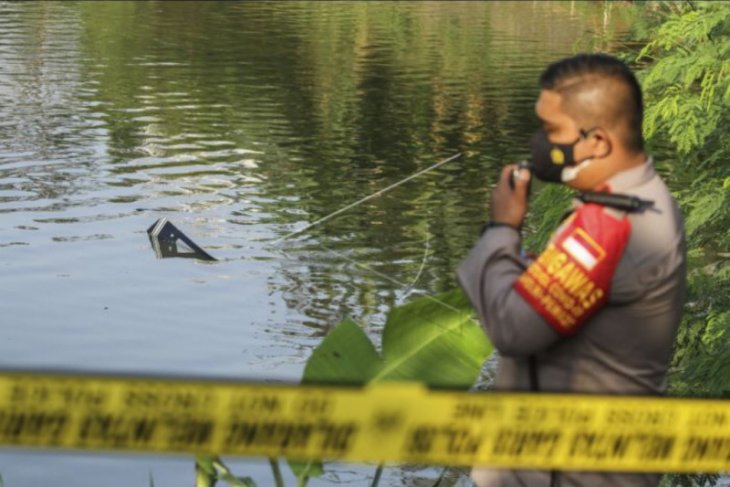 Pesawat latih jatuh di Danau Buperta