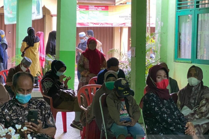 Dinkes Banjarmasin vaksinasi COVID-19 ratusan CJH yang siap diberangkatkan