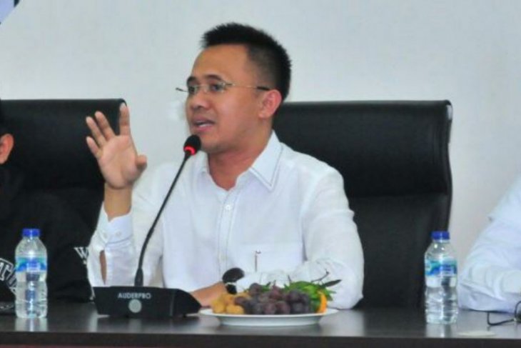 Anggota DPR soroti sejumlah menteri ikut keliling daerah kampanye caketum Kadin