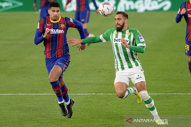 Ronald Araujo mengaku ingin bertahan selama bertahun-tahun di Barcelona