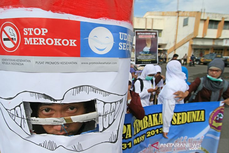 Segmented communication necessary to reduce smoking prevalence: expert