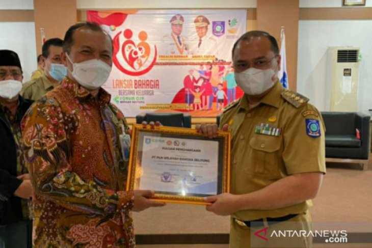 Peduli kesejahteraan sosial, PLN terima penghargaan dari Gubernur Babel