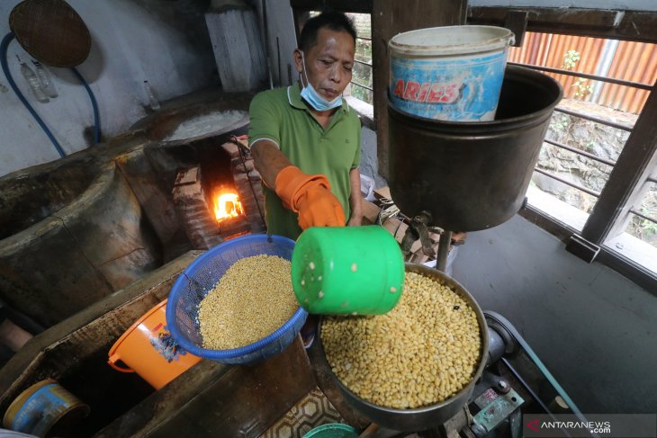 Perajin Tahu Takwa Kediri